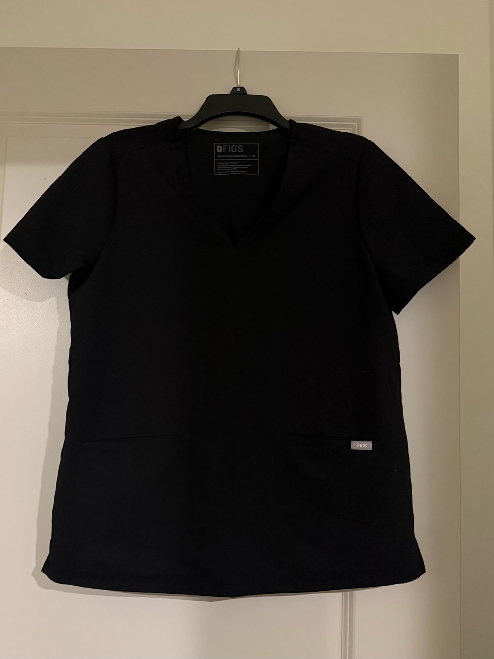 FIGS women's Black V-Neck Scrub Top